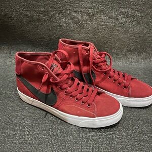 8.5 Nike Blazer Court Premium SB mid team red